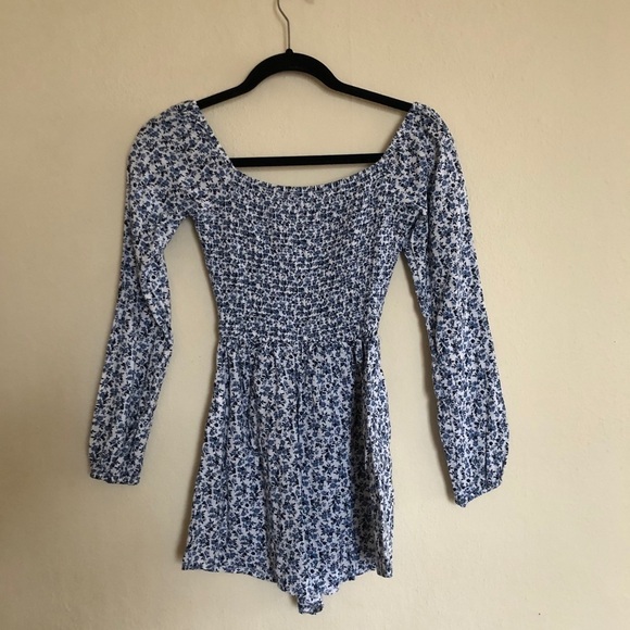 NWOT Hollister Blue and White Floral Romper - Picture 3 of 3